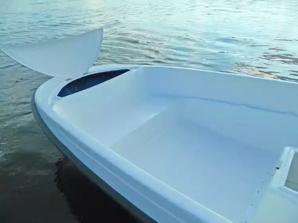 Стеклопластиковая лодка Пингвин с консолью (тримаран) в Ульяновске