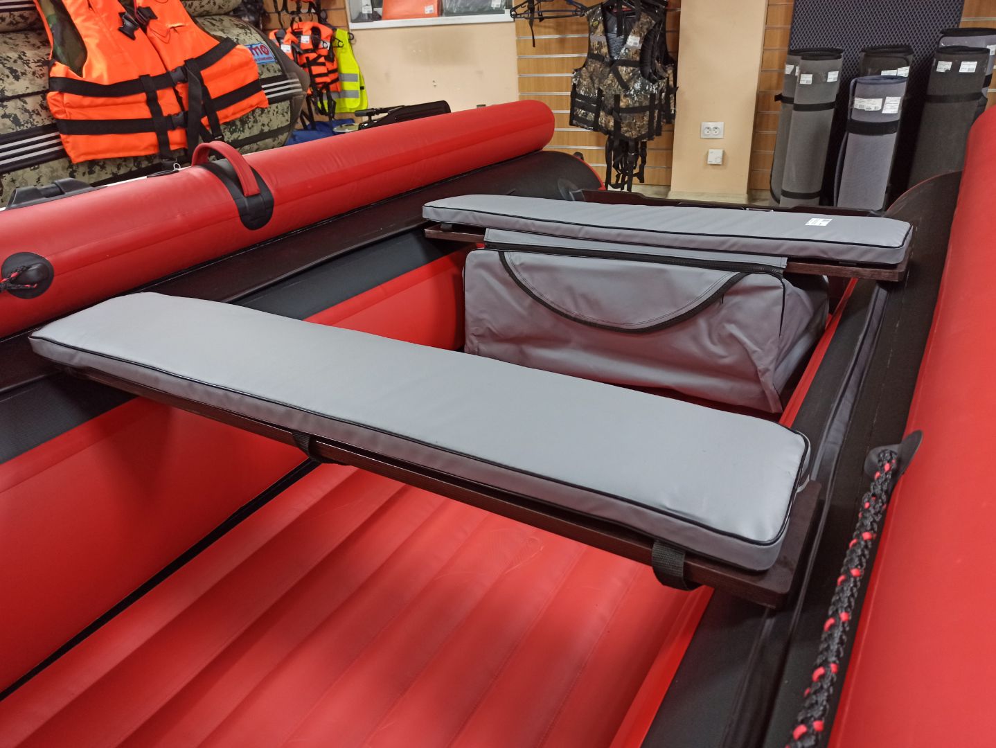 КОМПЛЕКТ МЯГКИХ НАКЛАДОК С СУМКОЙ ДЛЯ ЛОДОК 90Х20 СЕРЫЙ в Ульяновске