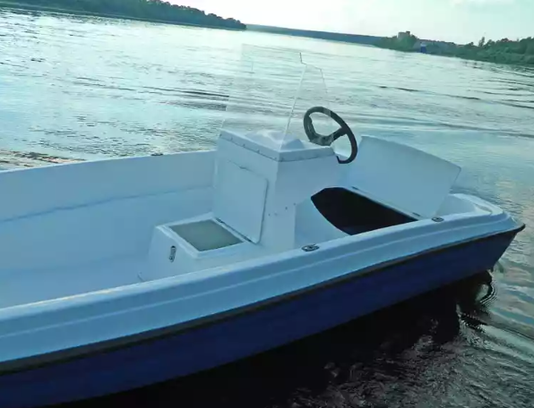 Стеклопластиковая лодка Пингвин с консолью (тримаран) в Ульяновске
