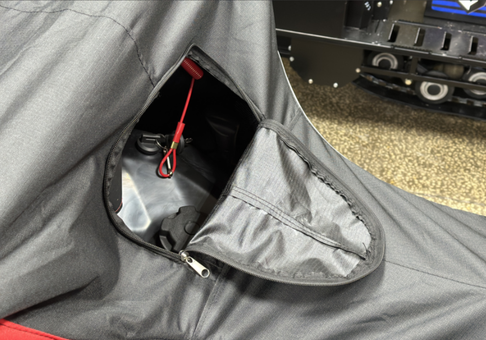 Чехол транспорт. снегохода IKUDZO HUNTER черно-красный Оксфорд ПРЕМИУМ качества с лого IKUDZO в Ульяновске