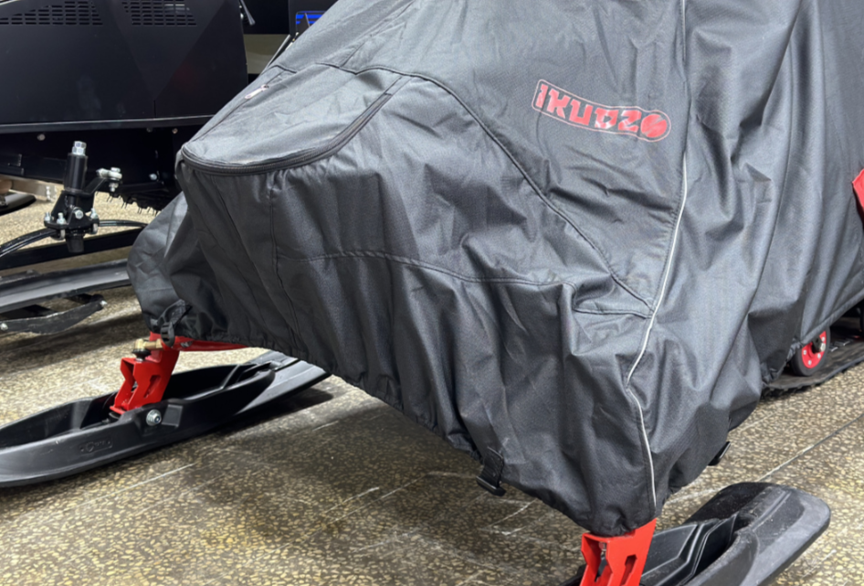 Чехол транспорт. снегохода IKUDZO HUNTER черно-красный Оксфорд ПРЕМИУМ качества с лого IKUDZO в Ульяновске